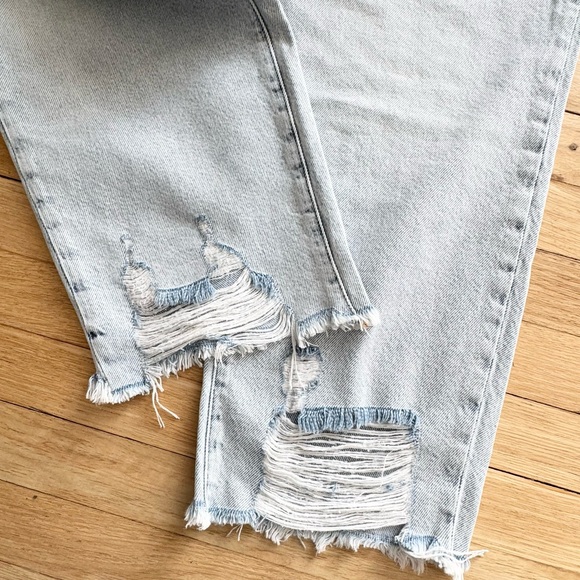 Good American Good Classic Distressed Straight Leg Jeans - Picture 7 of 14